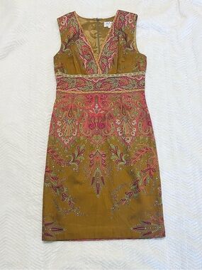 Women’s Sleeveless V-Neck Pink and Gold Paisley Sheath Dress
